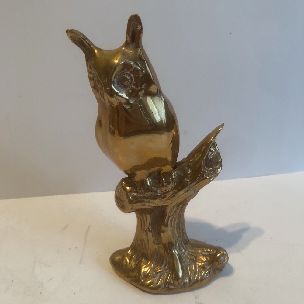 Vintage majestic brass owl in all it’s elegance. The statue stands 7 1/2” tall